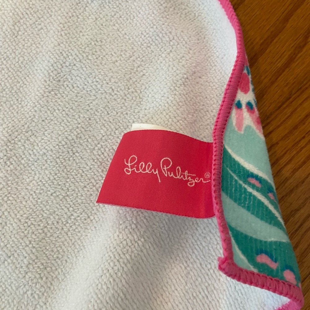 Lilly Pulitzer Tropical Floral Microfiber Beach Towel 70x39 Pink Blue Green - Picture 7 of 7